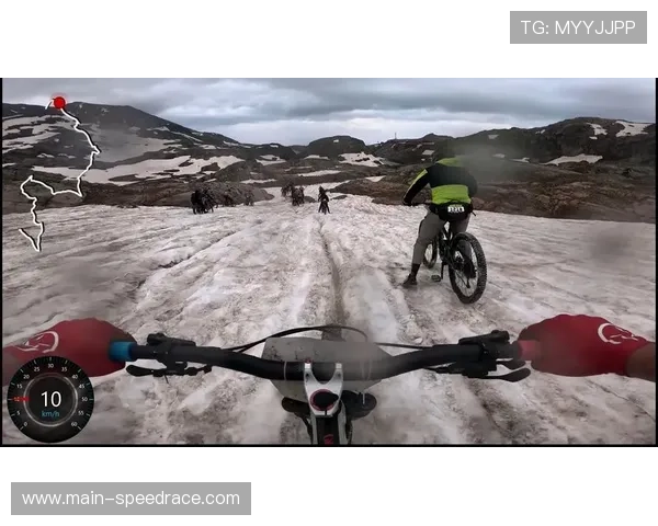 高帧率技术提升快速运动画面清晰度，满足高速赛事呈现需求