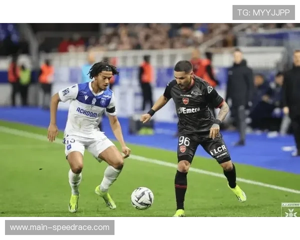 欧塞尔与里尔上演进球大战，里尔客场4-3险胜。